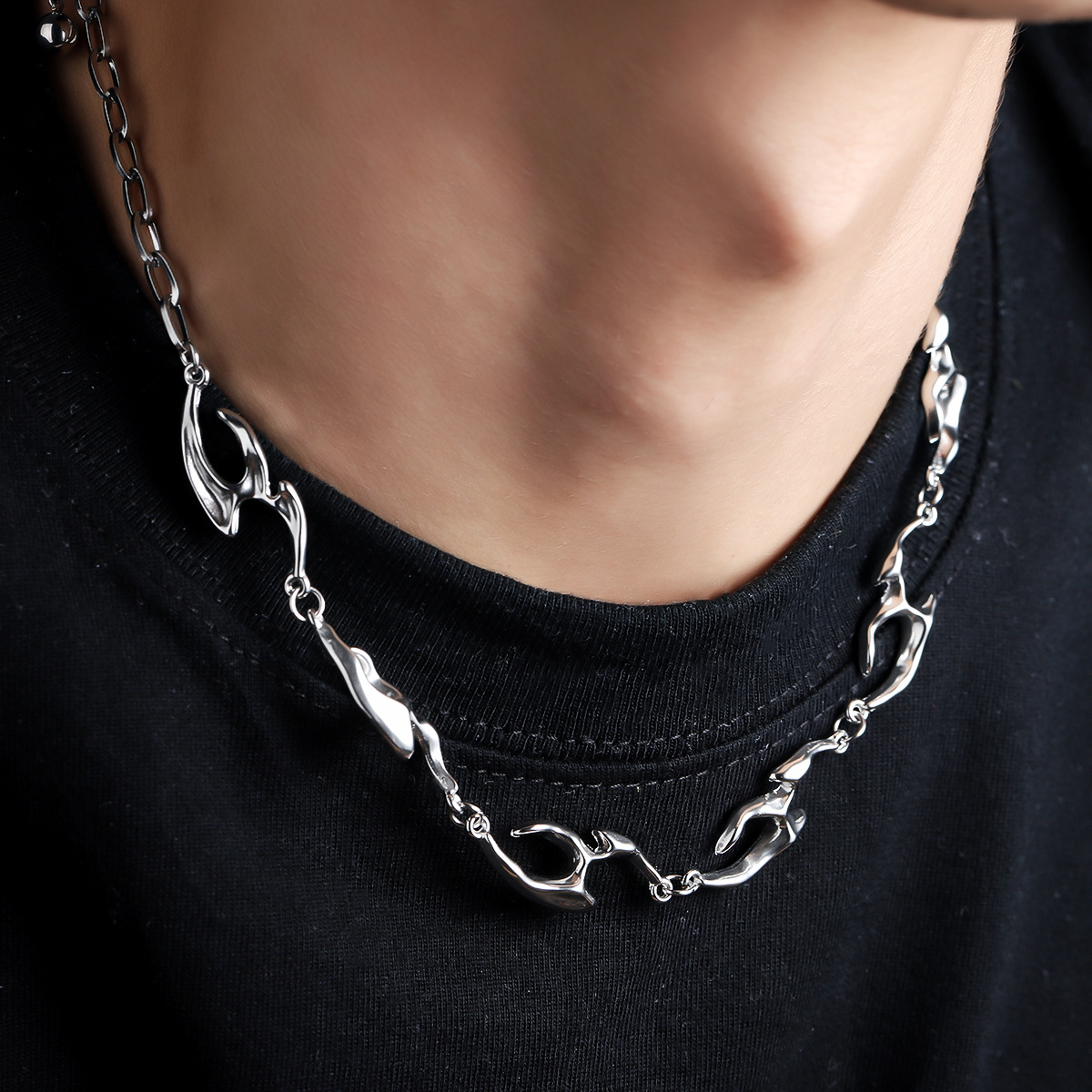Collana in metallo di forma ir - Street Fashion Trends 2025 recensione e prezzo