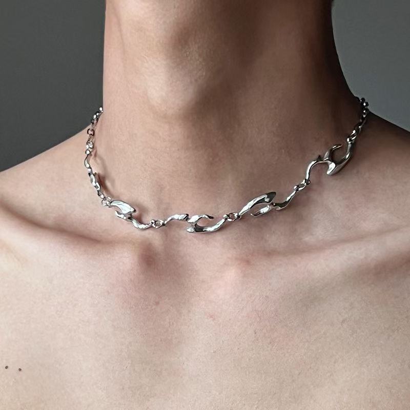 Collana in metallo di forma ir - Street Fashion Trends 2025 recensione e prezzo